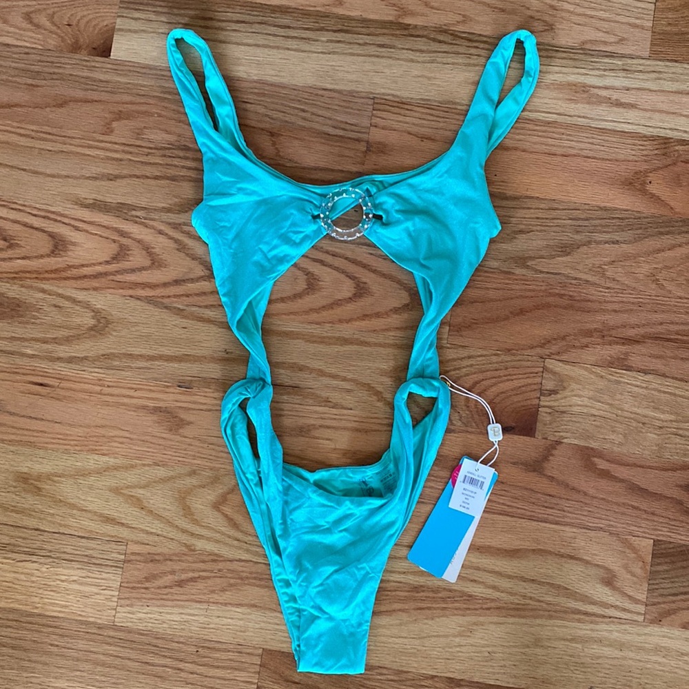 Beach Bunny one piece NWT never worn size Medium